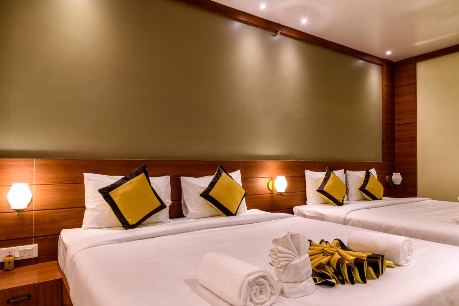 Rs Regal Inn-เดฟการ์ ภายนอก รูปภาพ