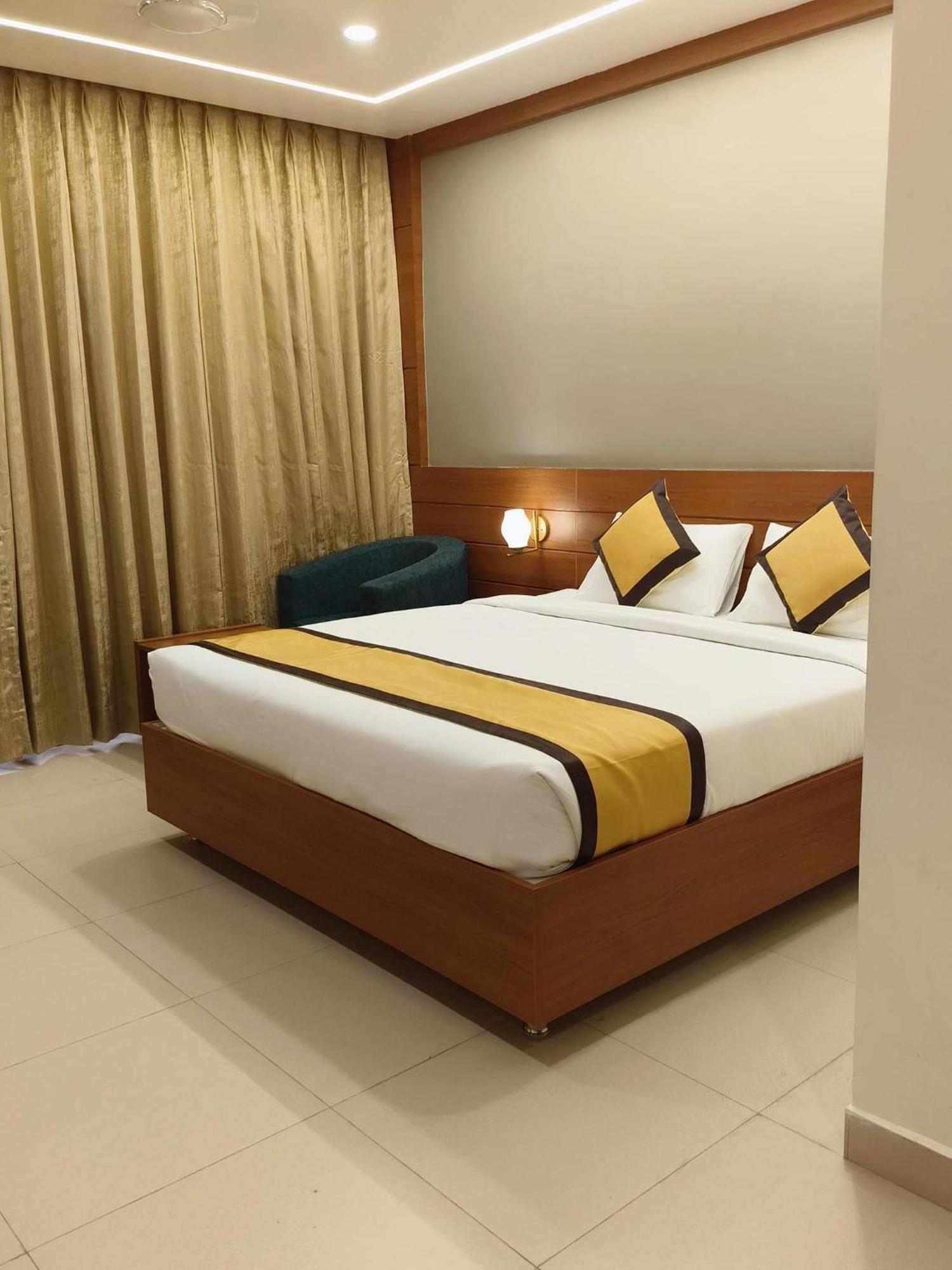 Rs Regal Inn-เดฟการ์ ภายนอก รูปภาพ