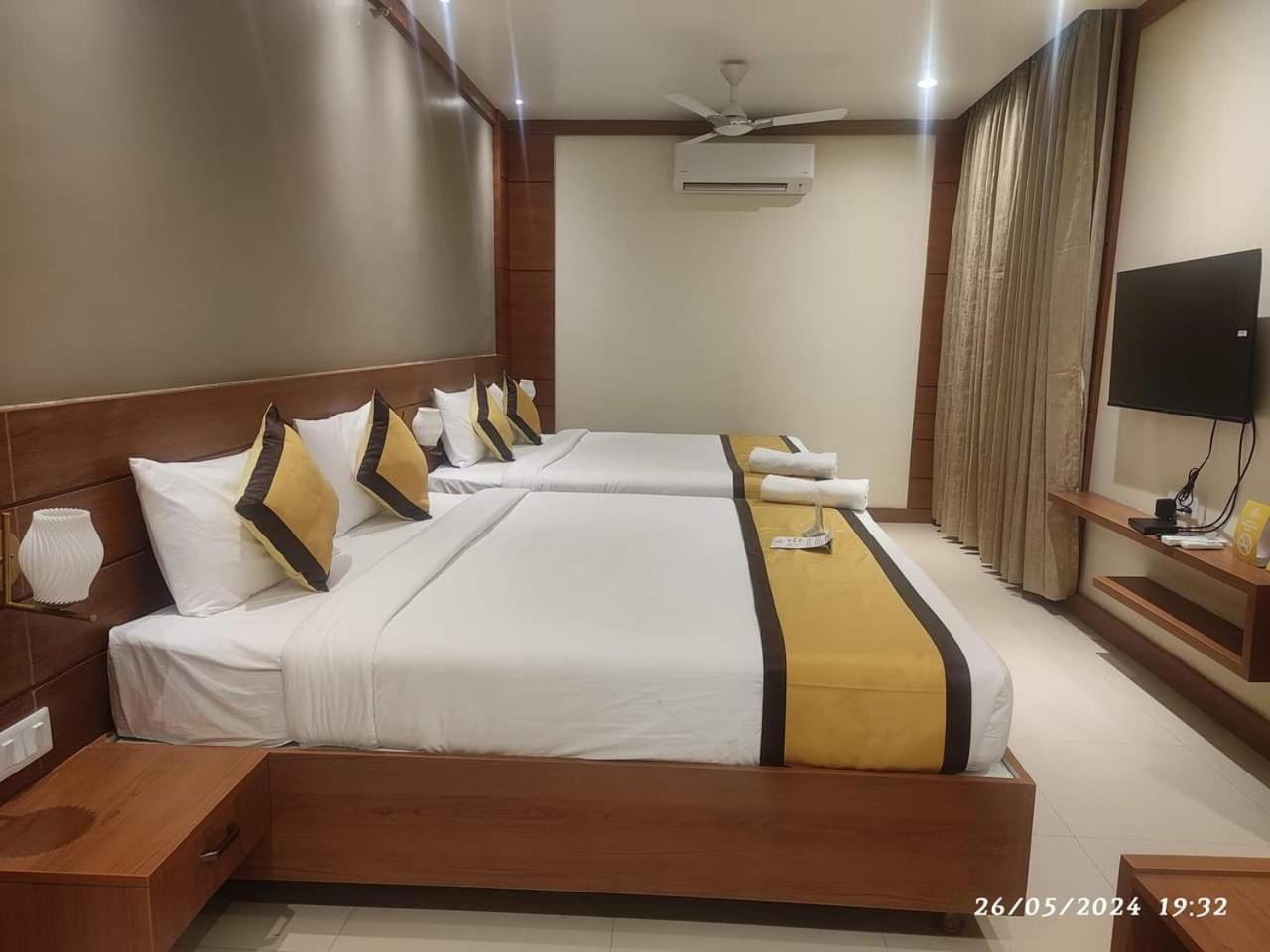 Rs Regal Inn-เดฟการ์ ภายนอก รูปภาพ