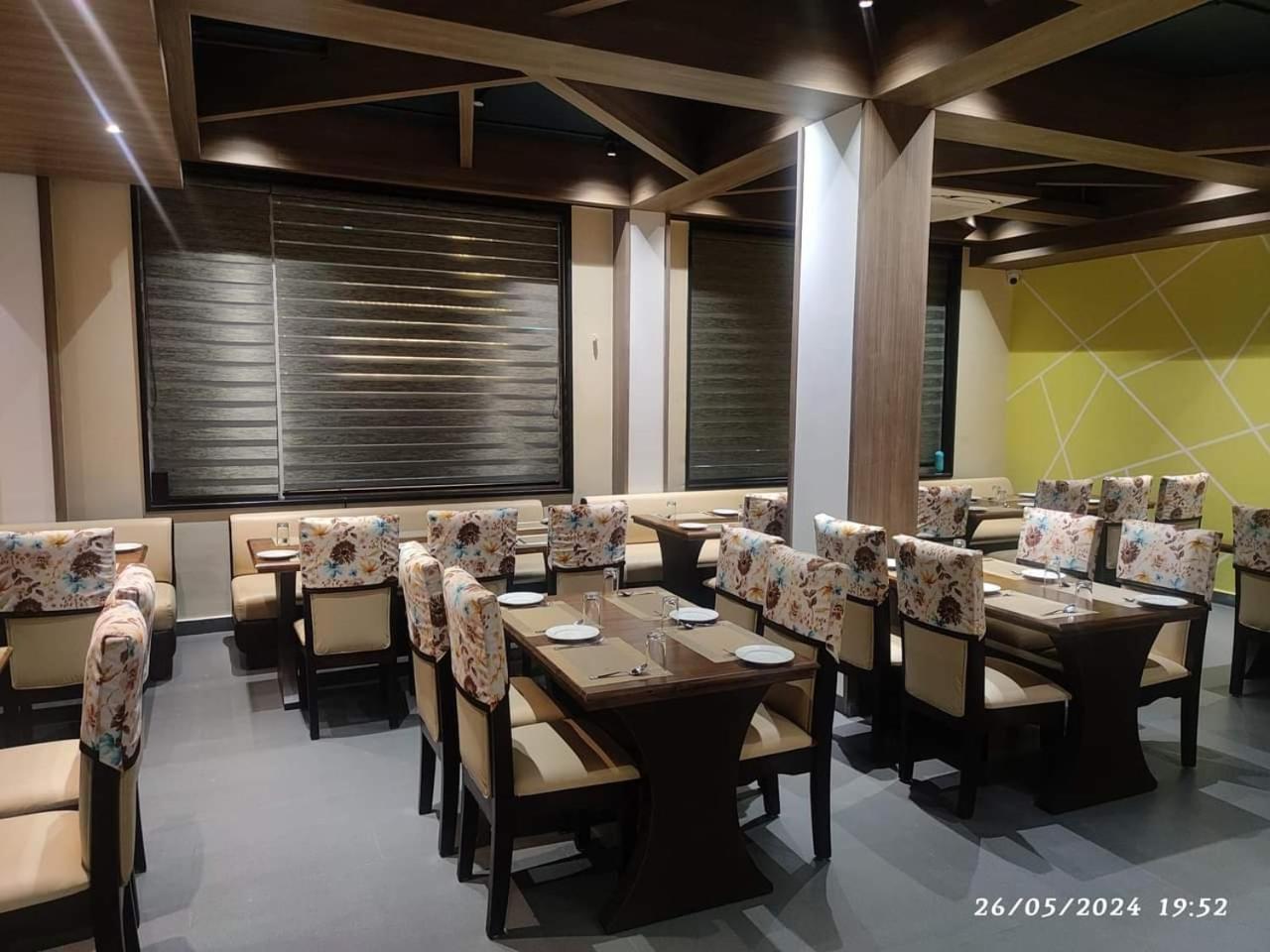 Rs Regal Inn-เดฟการ์ ภายนอก รูปภาพ